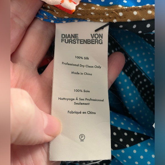 Diane Von Furstenberg 100% silk shirtdress - Picture 2 of 4